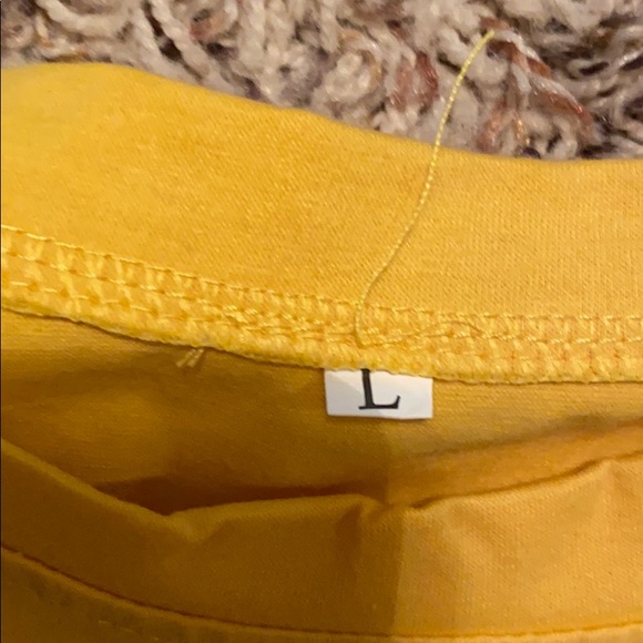 Yellow short sleeve crop top - Picture 2 of 2